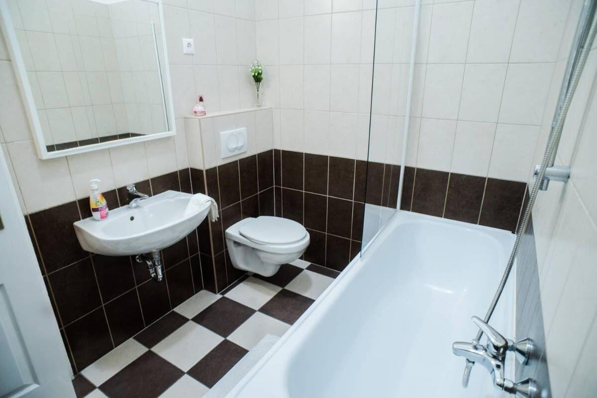 Very Central Spacious Ac Apartment Будапеща Екстериор снимка